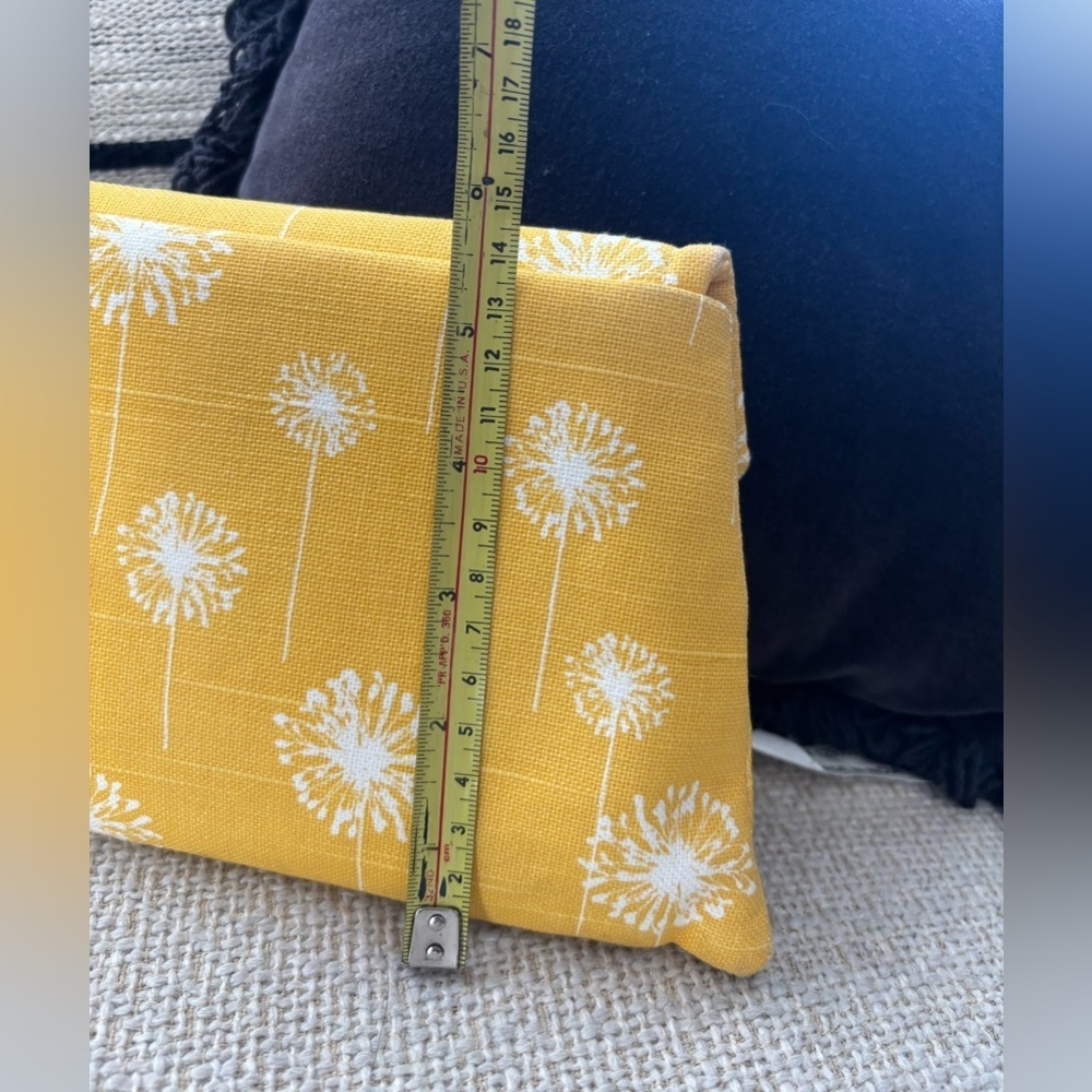 Cottagecore Yellow Dandelion Clutch - Picture 6 of 7